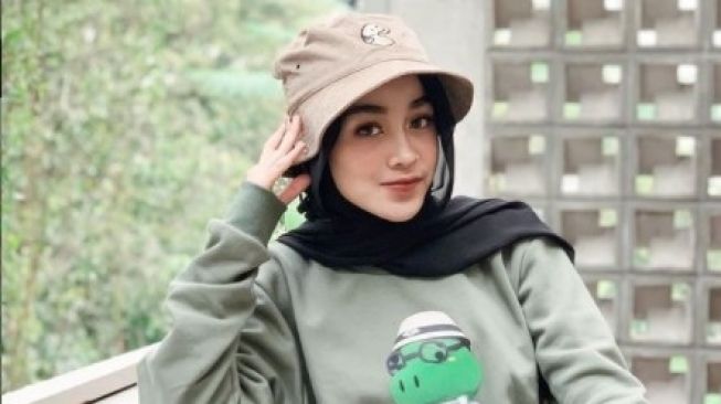 Sosok Diniyah Nurmala, Selebgram Berhijab Disebut Buang Kondom Sembarangan