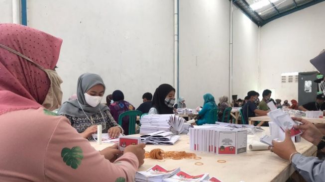 Jelang Pilkada Serentak, KPU Sukabumi Mulai Siapkan APD hingga Logistik