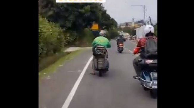 Kisah Pemotor Renta dengan Vespa Tak Layak Jalan, Menohok Anak Modif