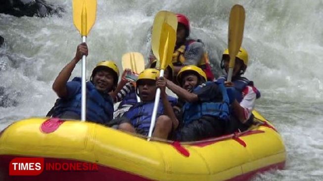 Gets an Amazing Experience with Pekalen Rafting Probolinggo