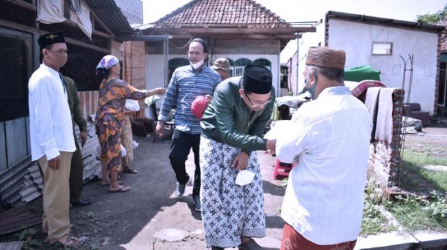 Gus Muhdlor Bantu Warga Korban Puting Beliung di Sidoarjo
