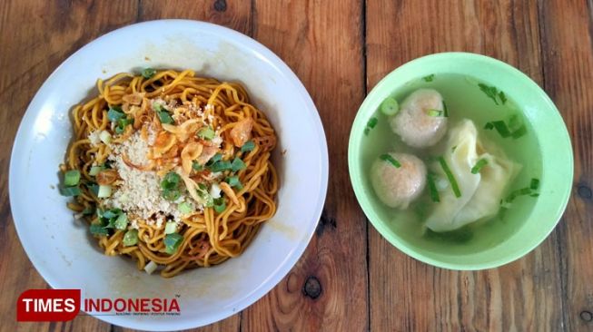 Menikmati Mie Yamin Cirebon Saat Musim Hujan