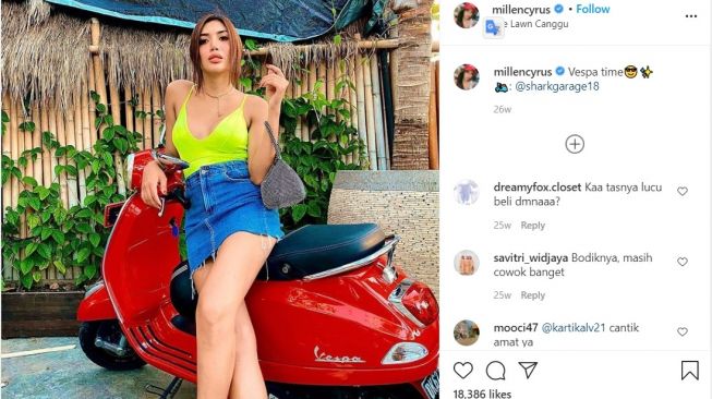 Kala Millen Cyrus Bergaya Dengan Motor 'Fuckboy', Begini Posenya