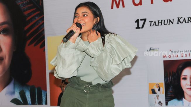 Penyanyi Citra Scholastika tampil bernyanyi saat perilisan album 'Masterpiece' Maia Estianty di Kawasan Kemang, Jakarta Selatan, Selasa (24/11). [Suara.com/Alfian Winanto]