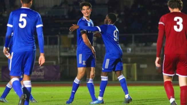 Bek Timnas Indonesia U-19, Elkan Baggott, mencetak satu gol saat Ipswich Town menang 5-0 atas Chelmsford City di ajang FA Youth Cup, Selasa (24/11/2020). (Dok. Ipswich Town).