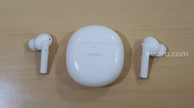 Realme Buds Air Pro. [Suara.com/Dythia Novianty]