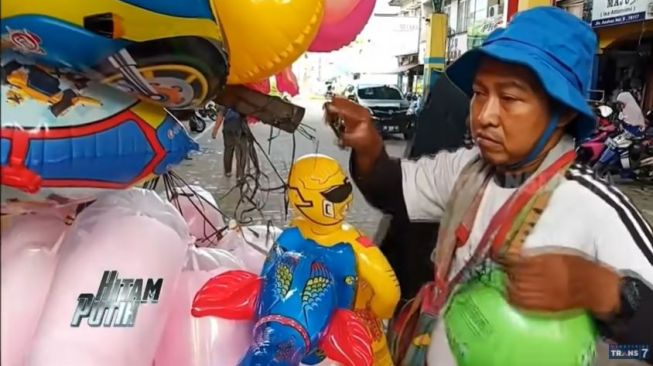 Kisah Haru Lulusan S2, Dulu Jadi Manajer Kini Penjual Balon