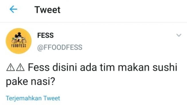 Warganet makan sushi pakai nasi (Twitter @FFOODFESS)