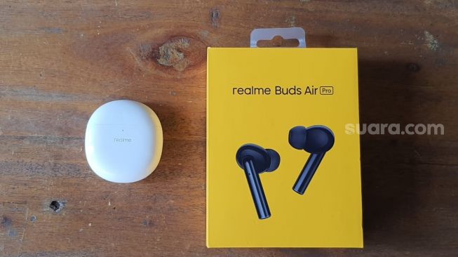 Realme Buds Air Pro. [Suara.com/Dythia Novianty]