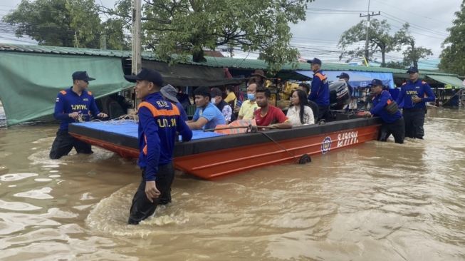 Banjir Bandang Thailand Rendam 400 Rumah