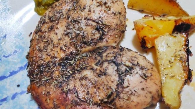 Resep Ayam Panggang Rosemary, Harumnya Menggoda