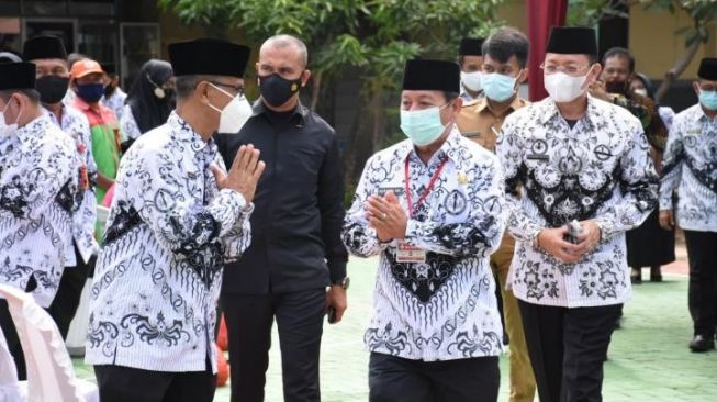 HUT PGRI, Herman HN Minta Guru Ciptakan Budi Pekerti pada Anak
