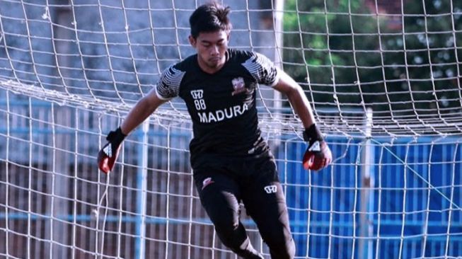 Jaga Kekuatan Tangan dan Fisik, Kiper Madura United Pilih Angkat Ban