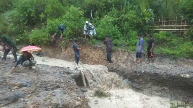 Jalan Menuju Badak Uken Longsor, Ini Kata BPBD dan PUPR 