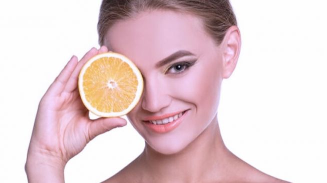 Tips Mengatasi Komedo dengan Buah Lemon