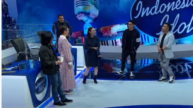 Momen Afgan beri kejutan buat Rossa di Indonesian Idol [YouTube/Indonesian Idol]