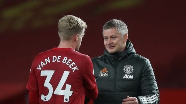 Masih Ingin Cadangkan Van de Beek, Solskjaer?