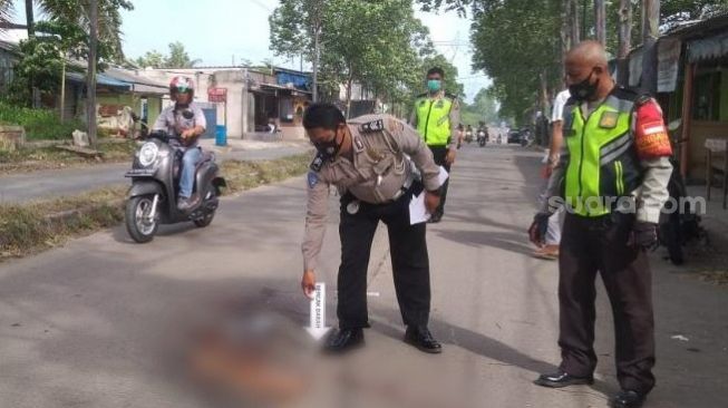 Brakkk! Jatuh Tabrak Motor Roda 3, Buruh di Balaraja Tewas Terlindas Truk