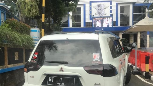 Terobos Mabes Polri, Pengemudi Mobil RI 1 Hanya Ditilang, Tidak Ditahan