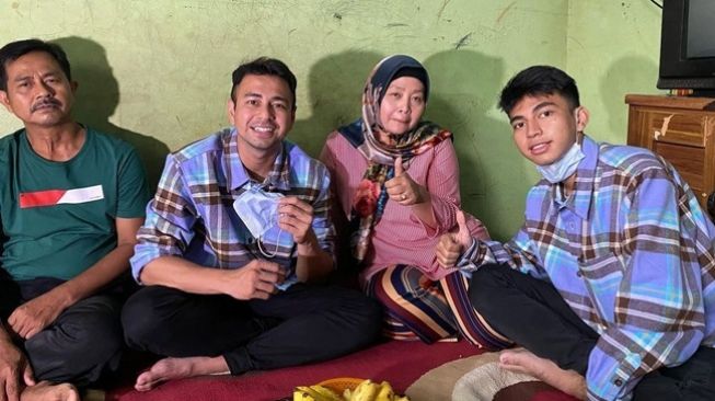 Kayak Reinkarnasi, Heboh Potret Ayah Dimas Mirip Ayahanda Raffi Ahmad