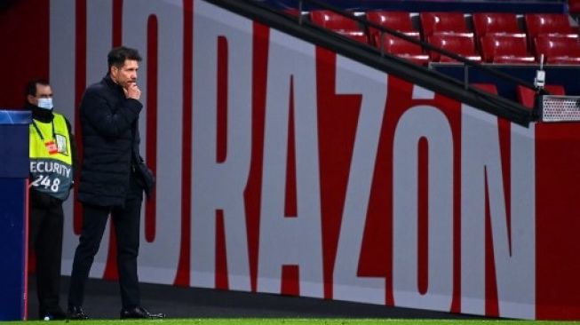 Pelatih Atletico Madrid Diego Simeone di pinggir lapangan saat skuatnya menghadapi Lokomotiv Moscow dalam ajang Liga Champions fase grup di Wanda Metropolitano stadium, Madrid. GABRIEL BOUYS / AFP