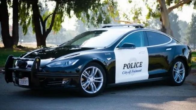 Mobil Polisi Tesla S 85 Amerika Serikat [Electrek].