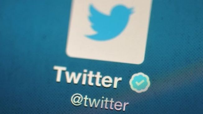 Akun Twitter terverifikasi centang biru [New York Post].