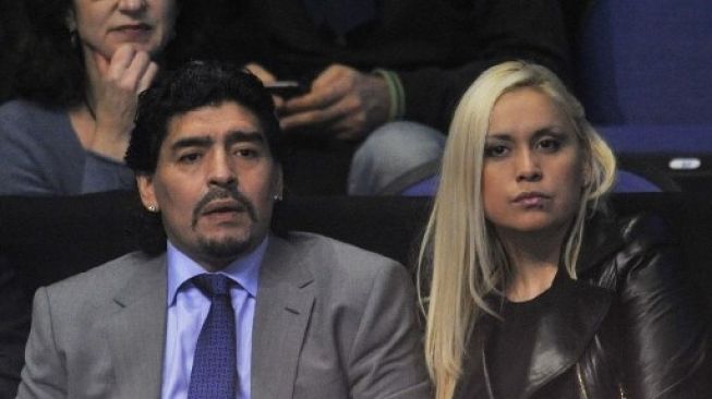 Veronica Ojeda dan Diego Maradona. (GLYN KIRK / AFP)