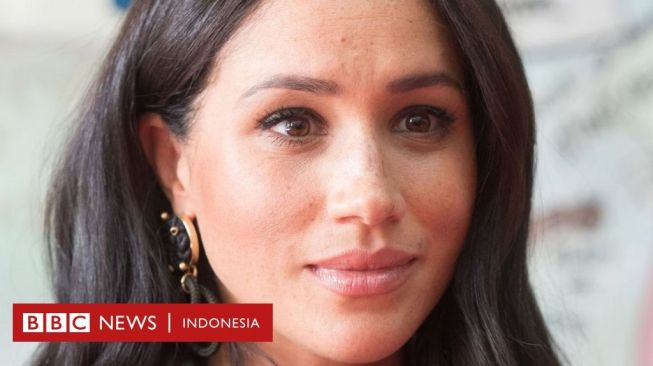 Meghan Markle: Saya Jatuh ke Lantai Bersamanya di Pelukan Saya