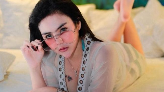 Foto-foto Seksi Mareta Angel, Ada yang Lagi Mandi di Bathtub