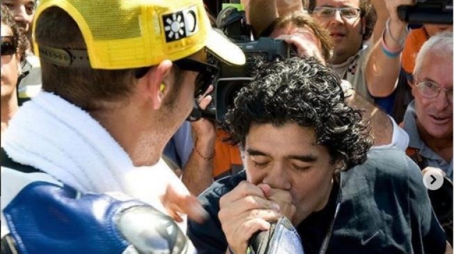 Top 5 Sport: Rossi Kenang Saat Diego Maradona Mampir di Paddock-nya