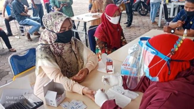 Jamin Kelancaran Pemungutan Suara, Petugas TPS Pariaman Lakukan Rapit Tes