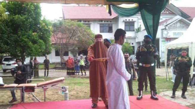 Lakukan Pencabulan, Pemuda di Aceh Timur Dihukum Cambuk Ratusan Kali