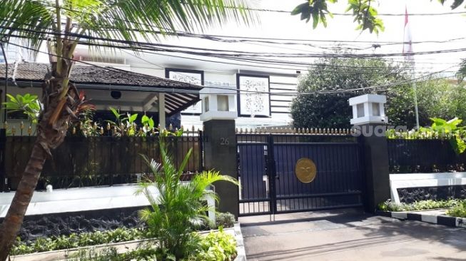 Penampakan rumah dinas Menteri KKP Edhy Prabowo jelang digeledah penyidik KPK, hari ini. (Suara.com/Bagaskara)