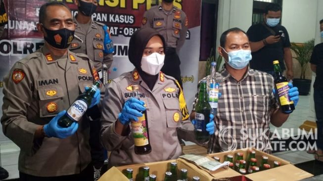 Pria Paruh Baya Pesan Ribuan Botol Minuman Beralkohol, Buat Apa Kek?