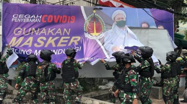 Habib Rizieq, Sosok yang Banyak Dicaci Tapi Juga Menarik Banyak Simpati