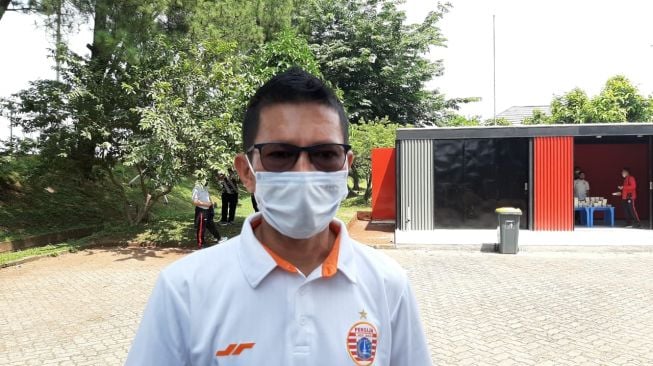 Bek Persija Jakarta, Ismed Sofyan, saat ditemui di kawasan Sawangan, Depok, Sabtu (28/11/2020). (Suara.com/Adie Prasetyo Nugraha).