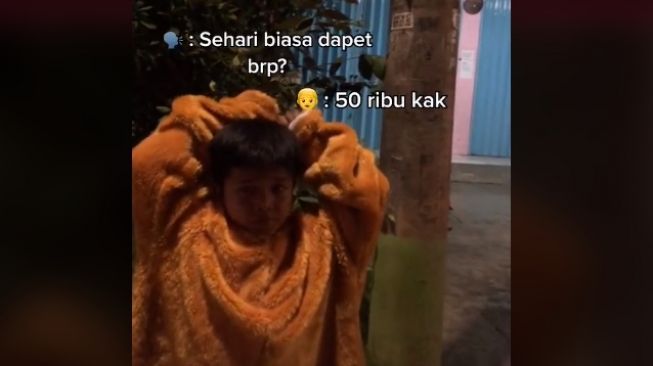 Demi Keluarga, Bocah SD Rela Kerja Jadi Badut dan Pulang Larut Malam