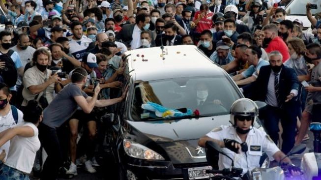 Jumlah Pelayat Membludak, Pemakaman Maradona Diwarnai Kericuhan