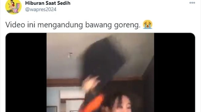 Beri Kejutan Wisuda, Tingkah Sahabat Gadis Ini Bikin Warganet Iri