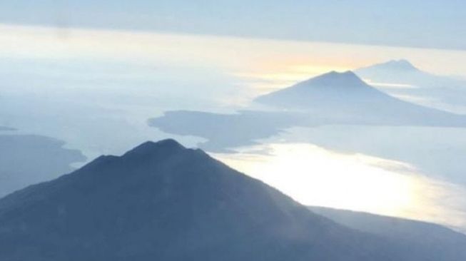 Gunung Lewotolok Erupsi, Lembata NTT Hujan Abu dan Kerikil