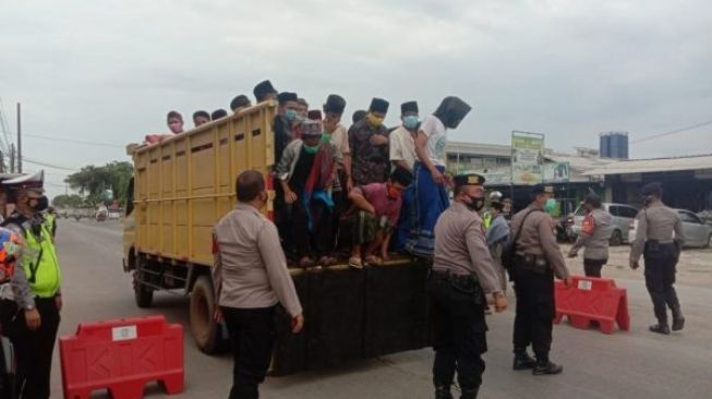 Kerumunan Massa Haul Syekh Abdul Qodir Jaelani Dibubarkan Polisi