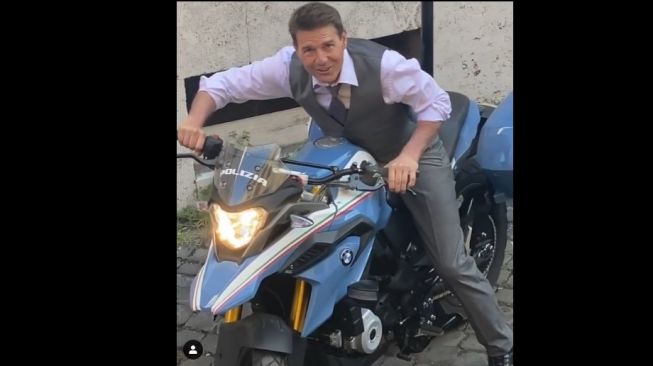 Bagaimana Rasanya Dibangunkan Tom Cruise Pakai Deru Motor Seksi?