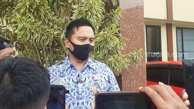 Kabag Hukum dan HAM Kota Bogor Alma Wiranta di Maporesta Bogor Kota, Senin (30/11/2020). [Suara.com/Andi Ahmad Sulaendi]