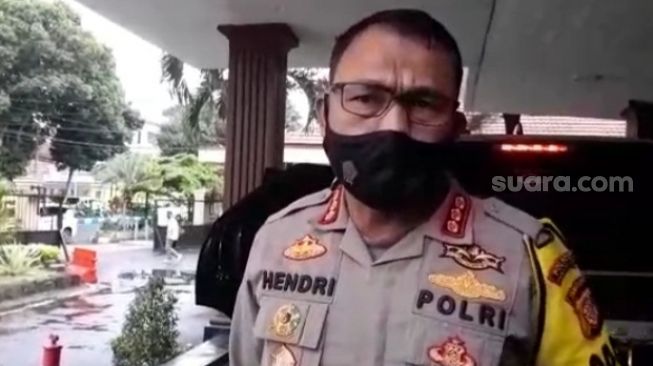 Kapolresta Bogor Kota Kombes Hendri Fiuser di Maporesta Bogor Kota, Senin (30/11/2020). [Suara.com/Andi Ahmad Sulaendi]