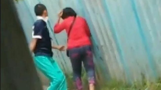 Polisi Tangkap Anak Mukul Ibu Gegara Minta Beli Aibon, Warganet: Pukul Aja