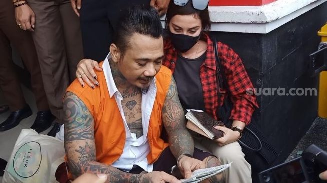 Jerinx Serahkan Kontra Memori Kasasi Jaksa ke PN Denpasar, Minta Dibebaskan
