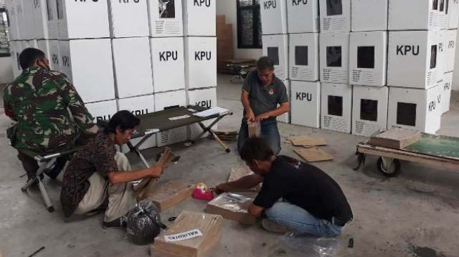 Akhir Pekan Disalurkan, Logistik Pilkada Klaten Dibungkus Plastik Agar Aman
