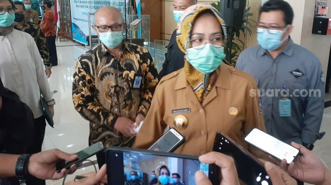 Wali Kota Airin Pantau Langsung Pilkada Tangsel di Ruang Isolasi Corona