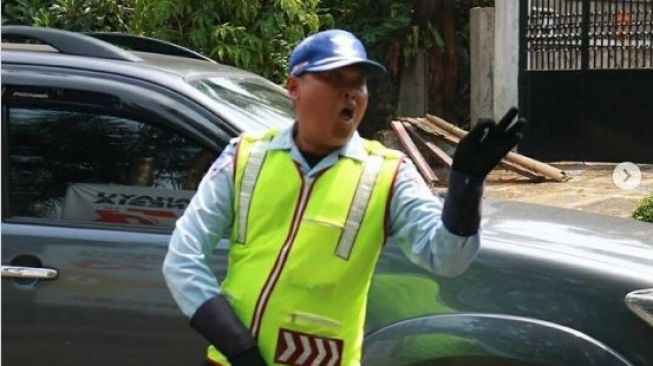 Mahfud jatuh sakit tiba-tiba tak bisa jalan. Mahfud pun hanya bisa tiduran.(Bogor24update)